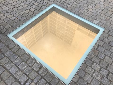 Memorial na Opernplatz 